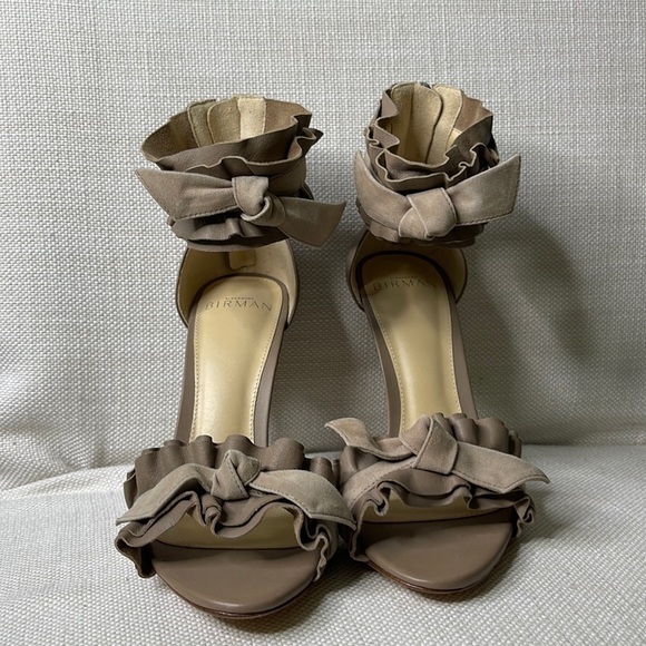 Alexandre Birman Beige Ruffle Heels - Picture 1 of 6